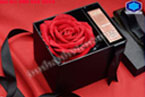 Hộp hoa son đặc biệt dành tặng bạn gái nhân ngày lễ tình nhân 14/2 | Các mẫu túi  kraft vàng giá rẻ tại Hà Nội, giao hàng toàn quốc | Qua Tang Pha le